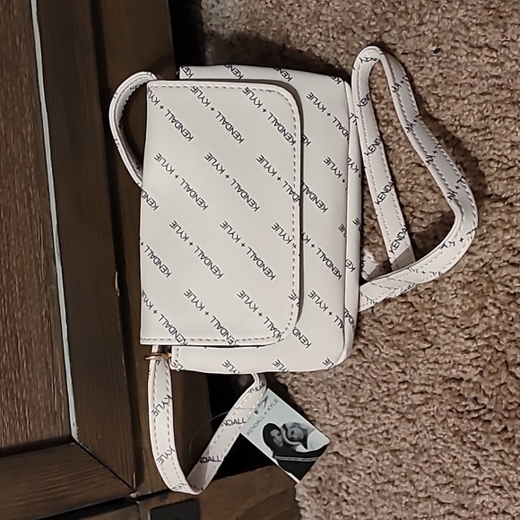 NWT Kendall & Kylie crossbody bag NWT Kendall & Kylie crossbody bag NWT … - Picture 4 of 17